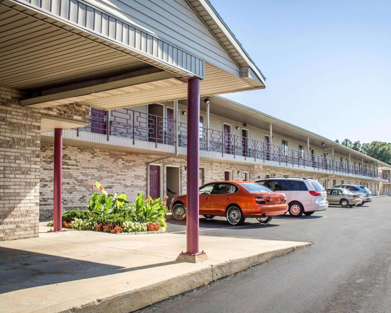 Econo Lodge Elkhart Exterior photo